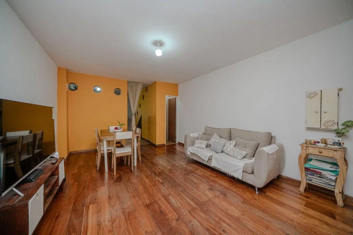 VENTA DUPLEX 3 AMBIENTES CON PATIO Y COCH CASTELAR 4
