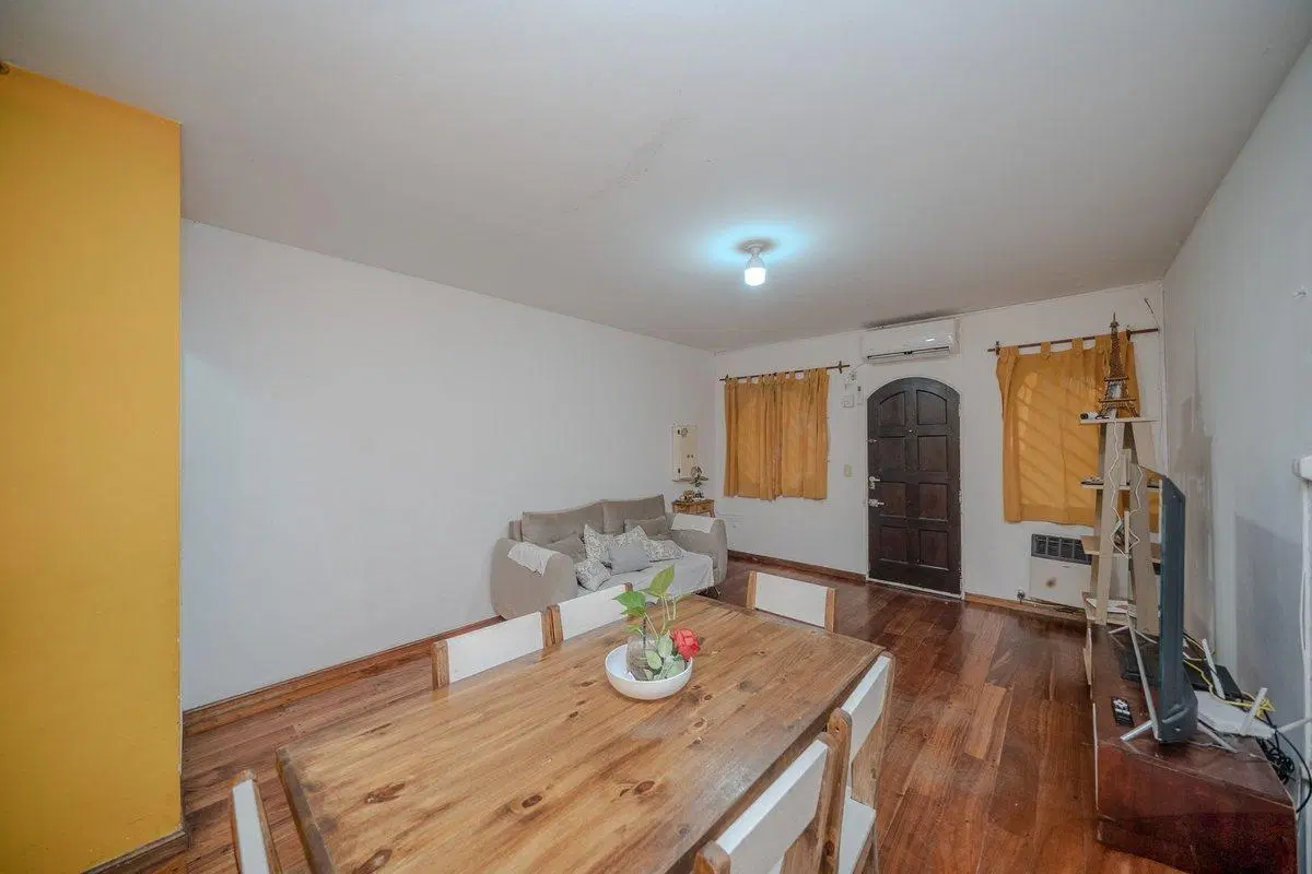 VENTA DUPLEX 3 AMBIENTES CON PATIO Y COCH CASTELAR 3