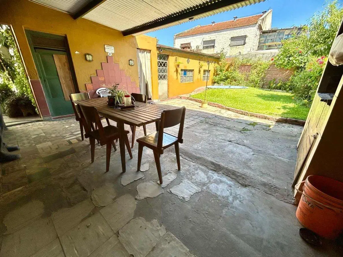 Venta/Permuta Casa 5 amb a refac Caseros Centro 3