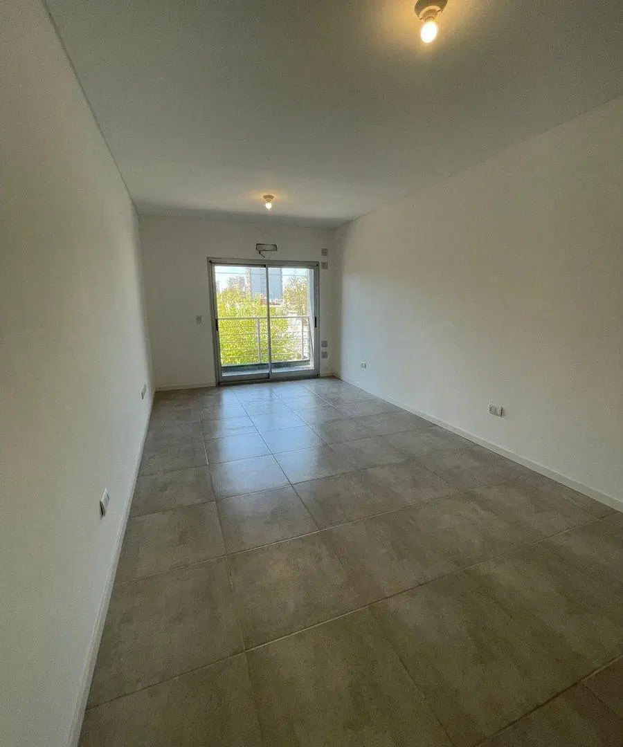 VENTA MONOAMBIENTE CASEROS CENTRO - CON RENTA 5