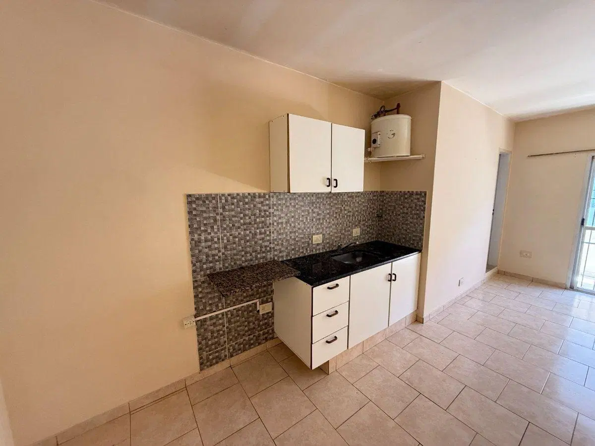 VENTA MONOAMBIENTE CON COCHERA - CASEROS 4