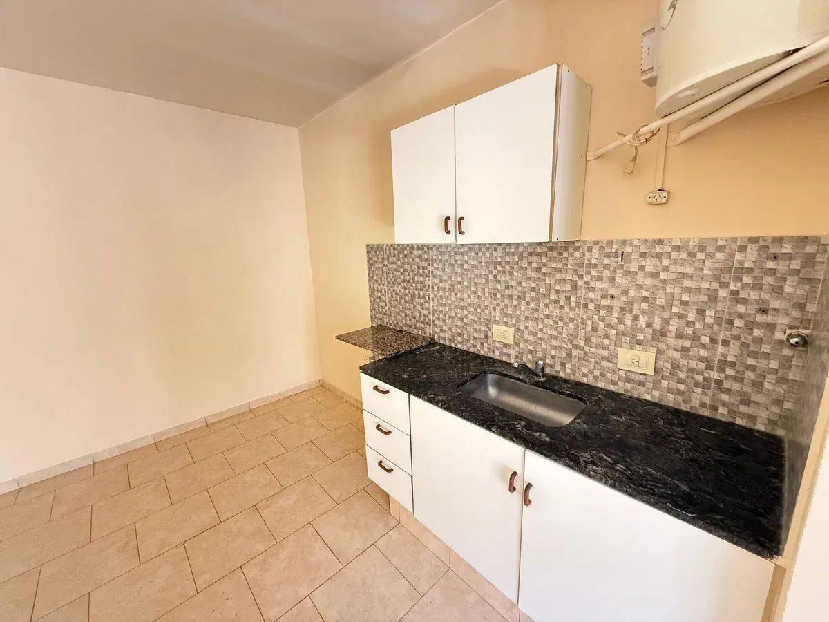 VENTA MONOAMBIENTE CON COCHERA - CASEROS 2