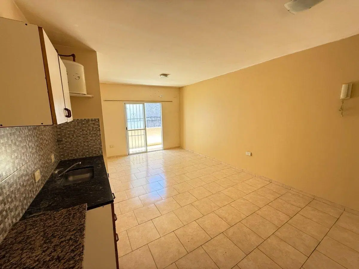 VENTA MONOAMBIENTE CON COCHERA - CASEROS 5