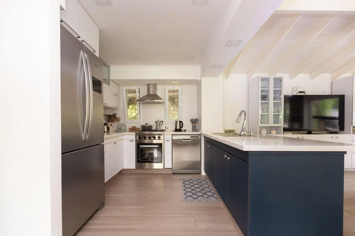 VENTA CASA 5 AMB. CON  PILETA Y COCHERA EN ESCOBAR 2
