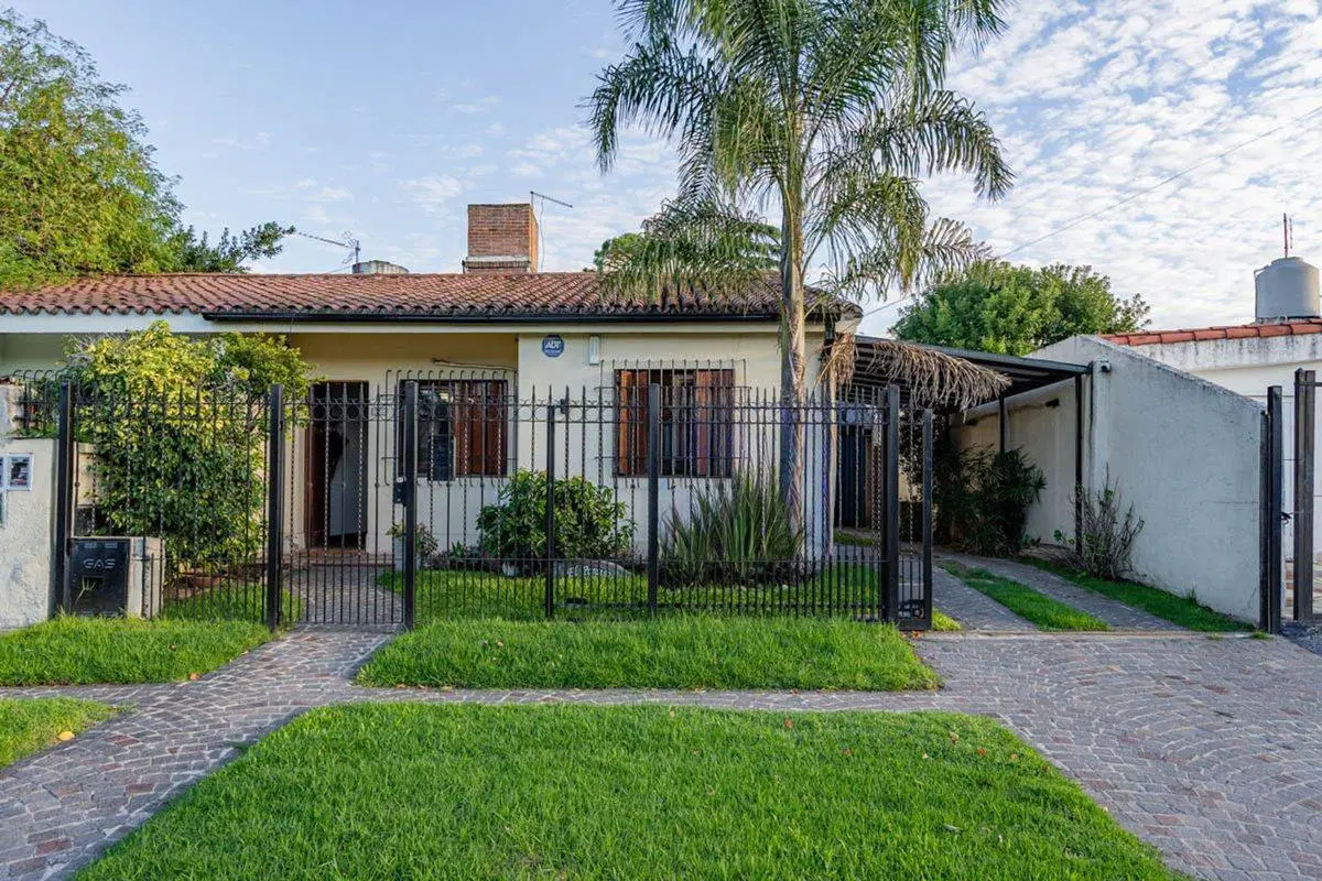 VENTA CASA PATIO PILETA COCH CIUDAD EVITA PERMUTA 5