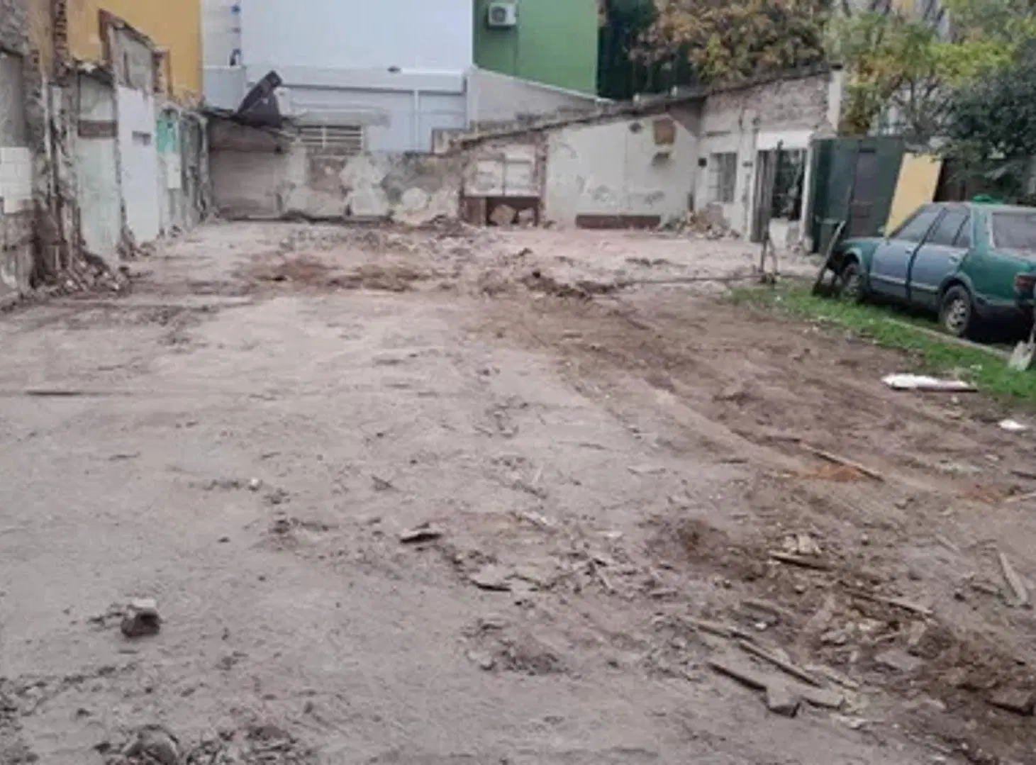 Venta de importante lote de 343 M2 en V. Ballester 2