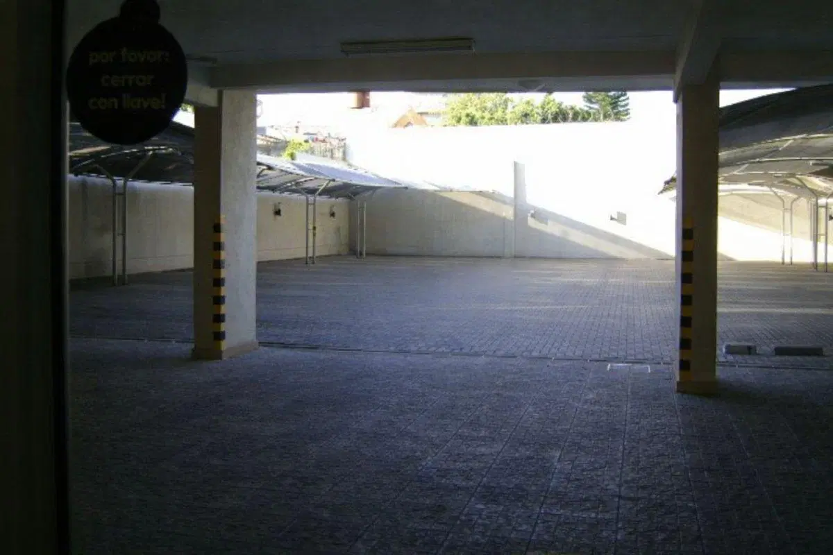 COCHERA EN ZONA CENTRO DE CASEROS 4