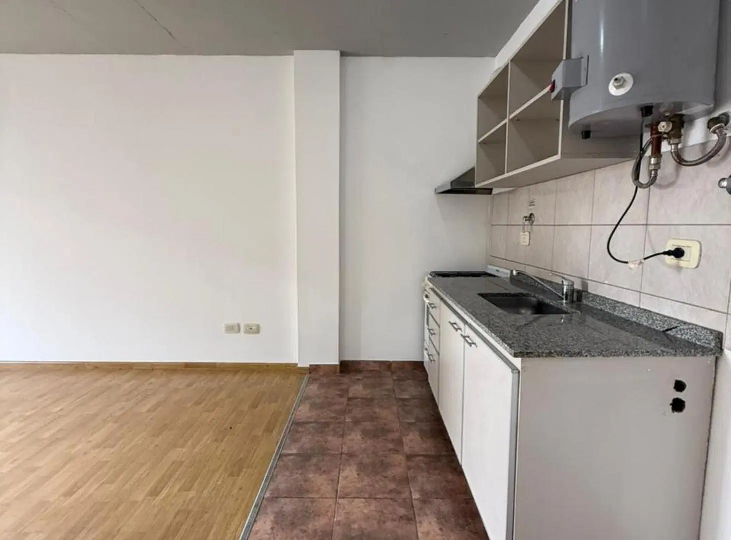 MONOAMBIENTE EN CASEROS 5