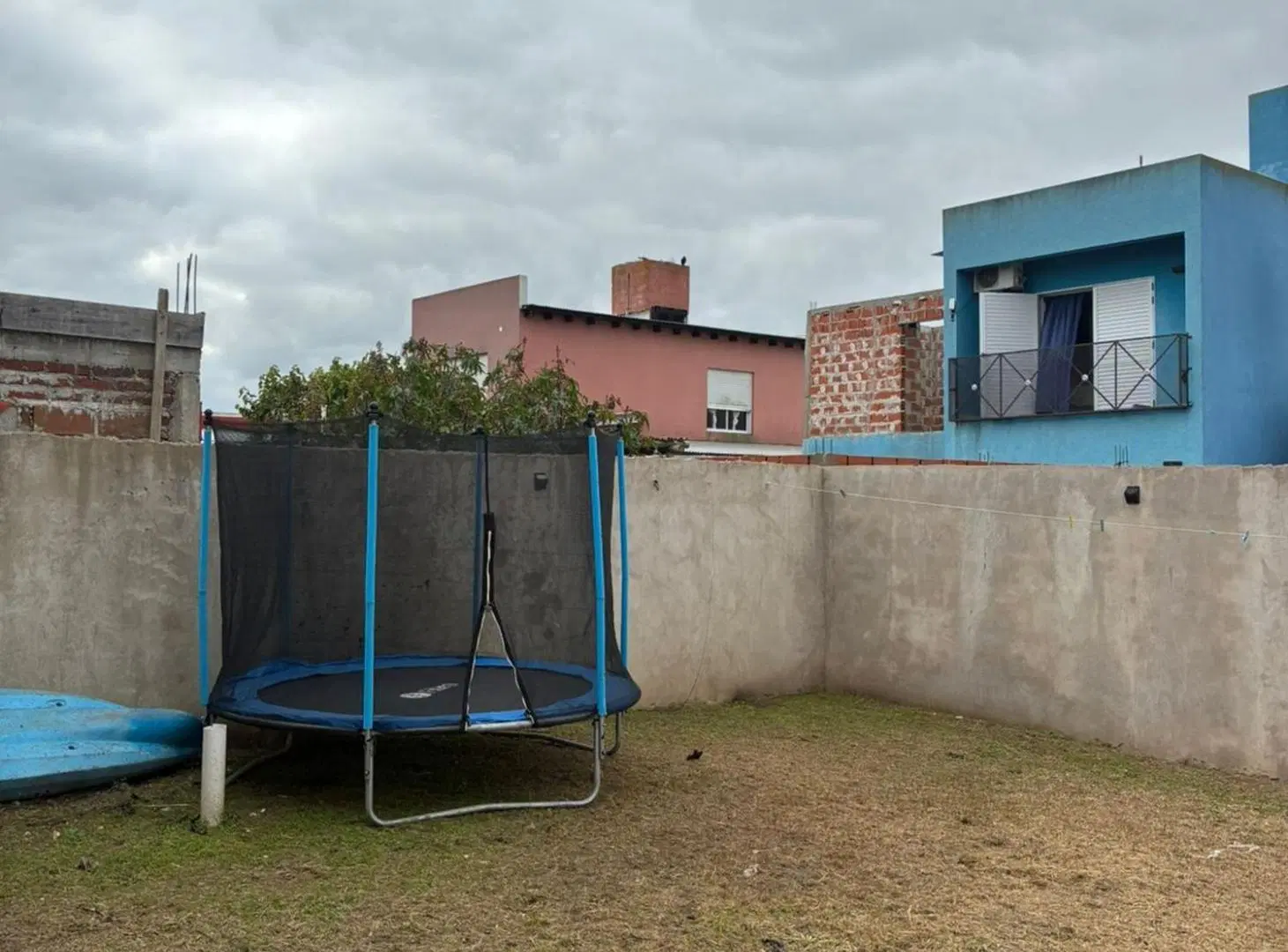 VENTA CASA 4 AMB BARRIO TRES DE ENERO MONTE A.CRED 4
