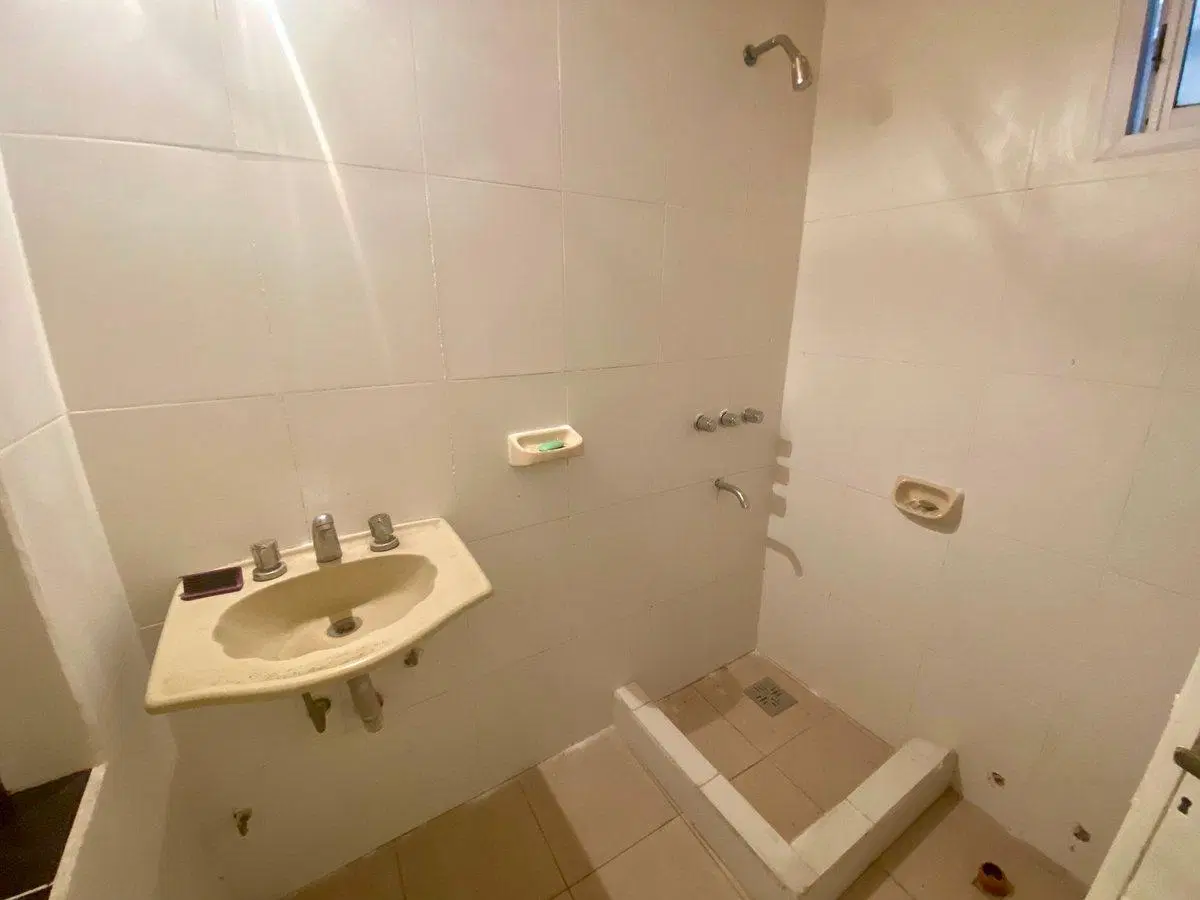 VENTA PH  4 AMB SANTOS LUGARES PATIO A REFACCIONAR 3