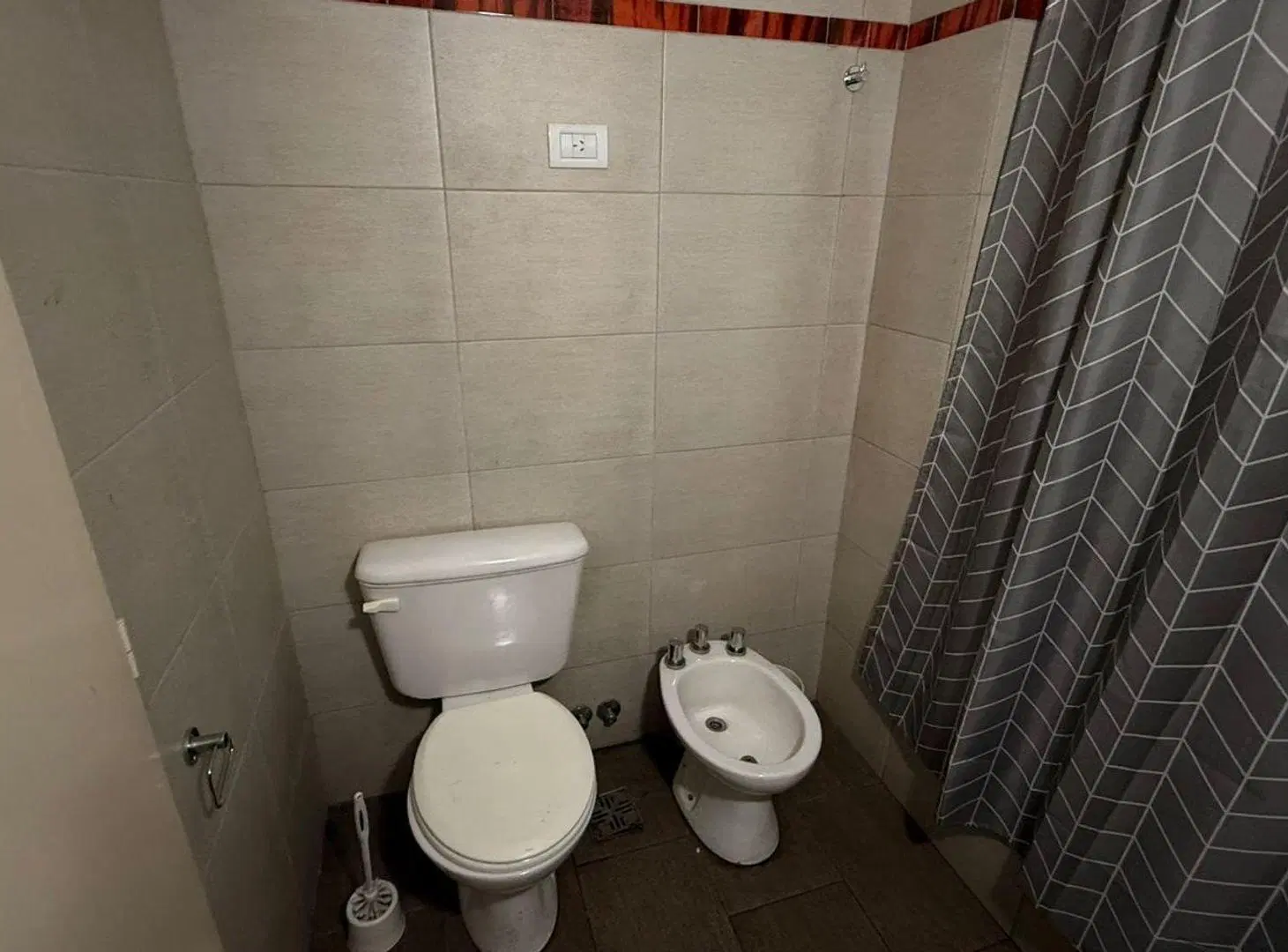 VENTA DEPTO 2 AMB C/COCHERA Y BALCON-CASEROS 4