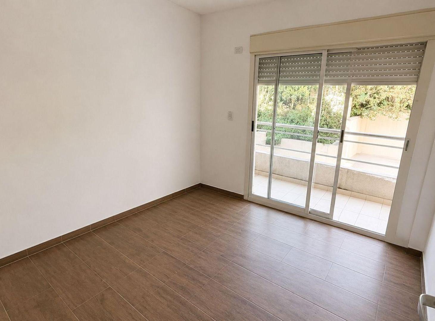 Foto de VENTA DEPTO 2 AMB C/COCHERA Y BALCON-CASEROS, imagen 5
