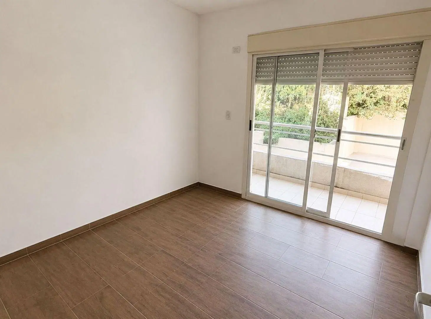 VENTA DEPTO 2 AMB C/COCHERA Y BALCON-CASEROS 5