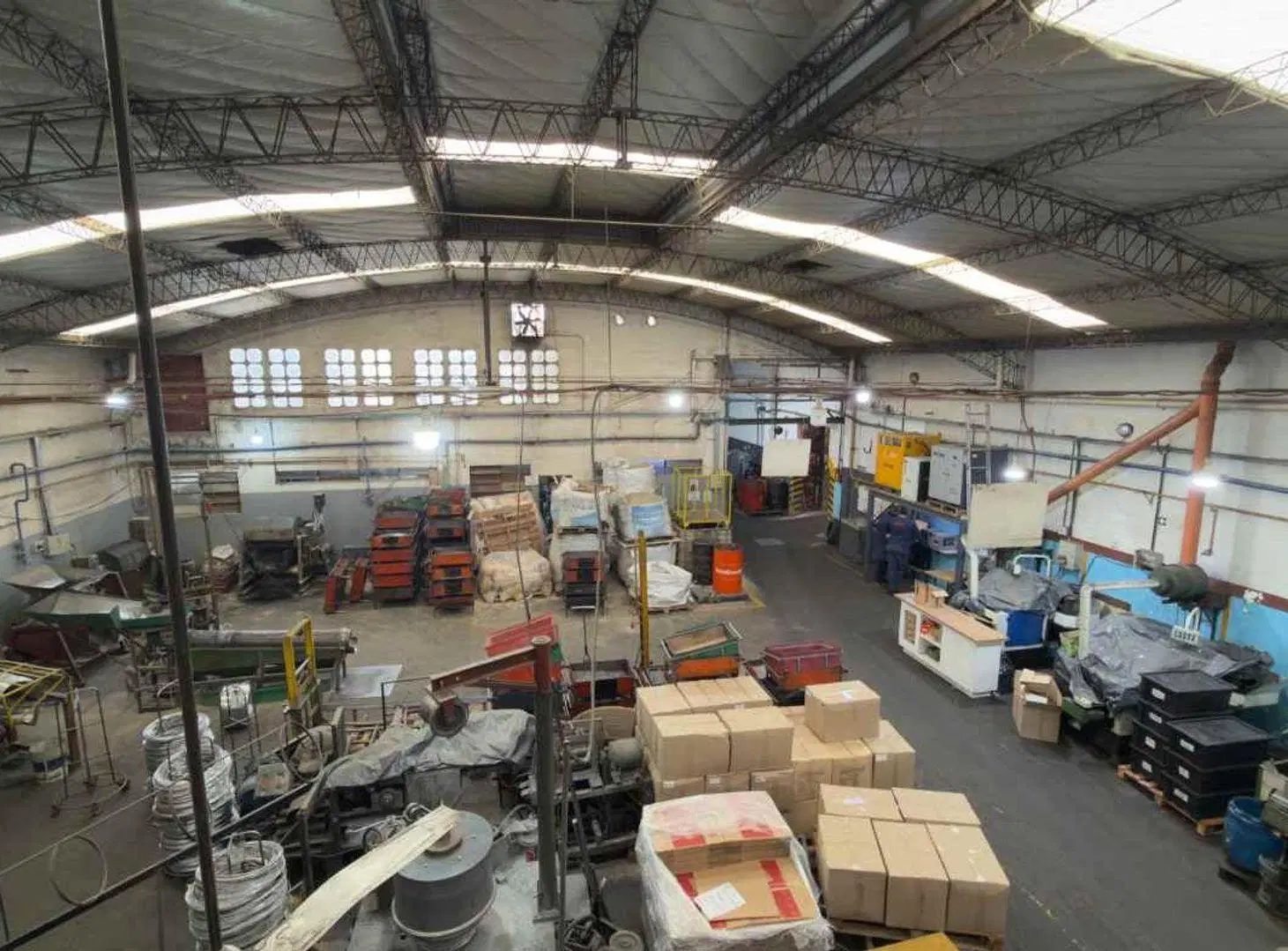 VENTA INDUSTRIAL GALPONES 2000M C/OFICINAS.CASEROS 2
