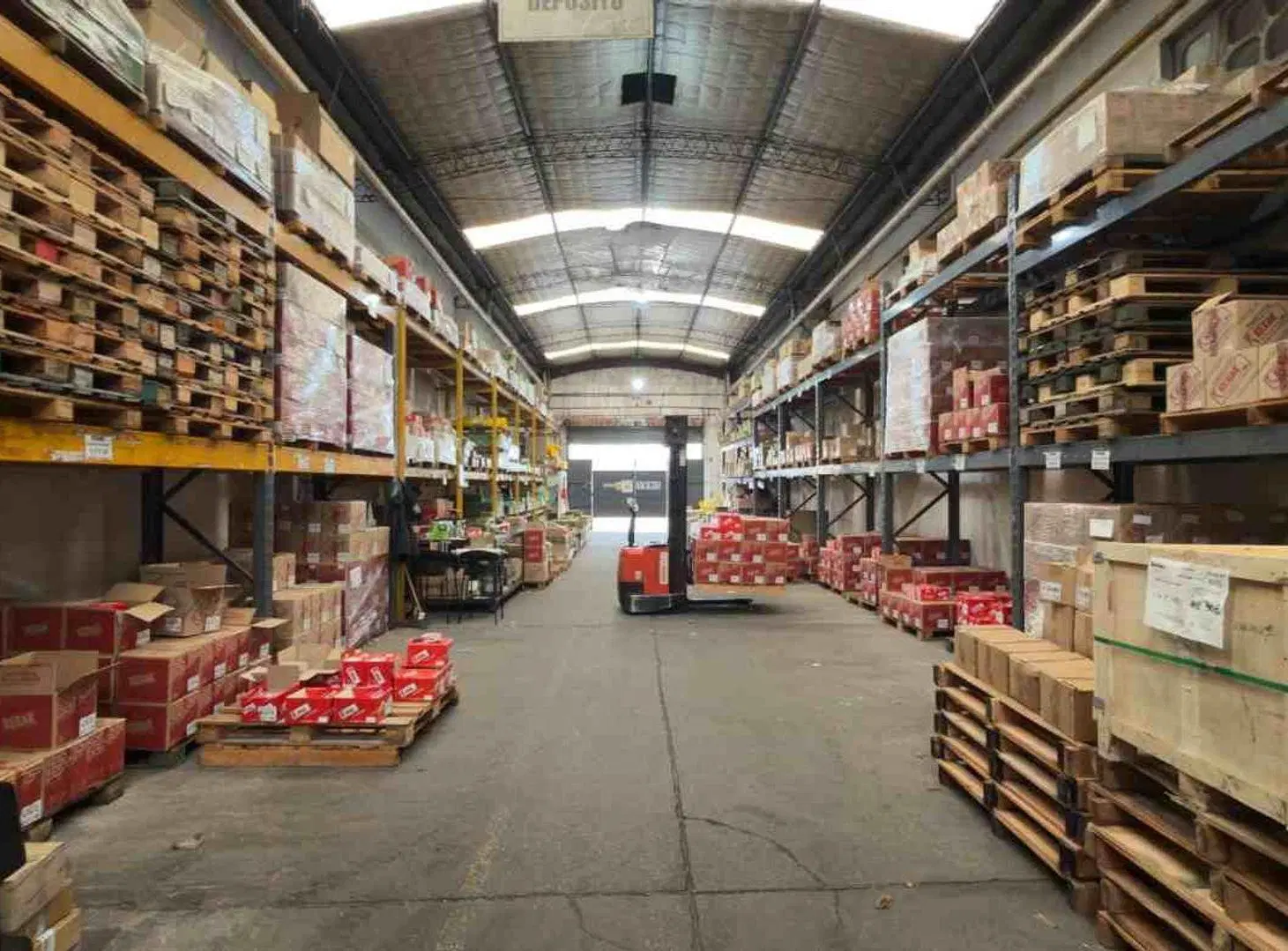 VENTA INDUSTRIAL GALPONES 2000M C/OFICINAS.CASEROS 4