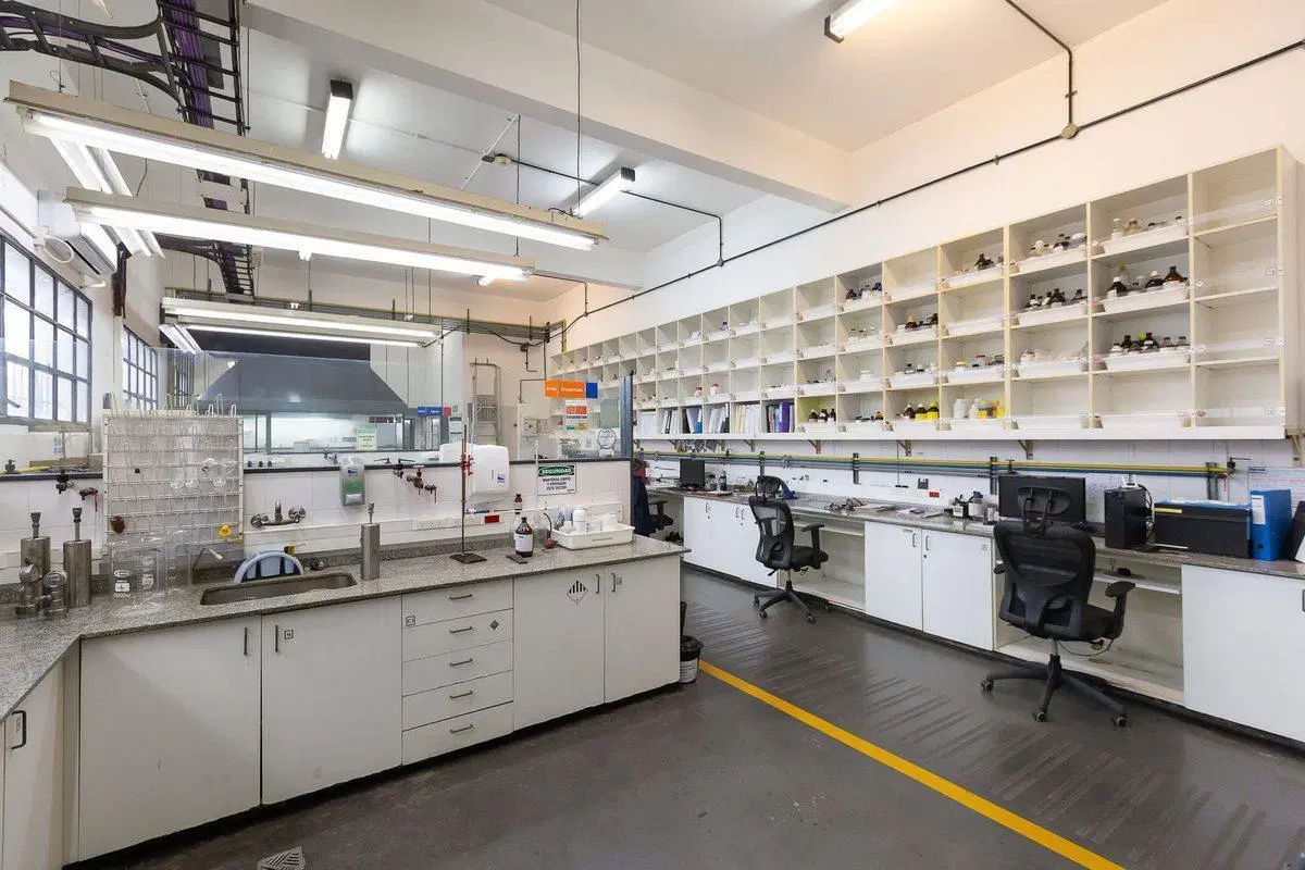 ALQUILER GALPON LABORATORIO Y OFICINAS V.MARTELLI 3