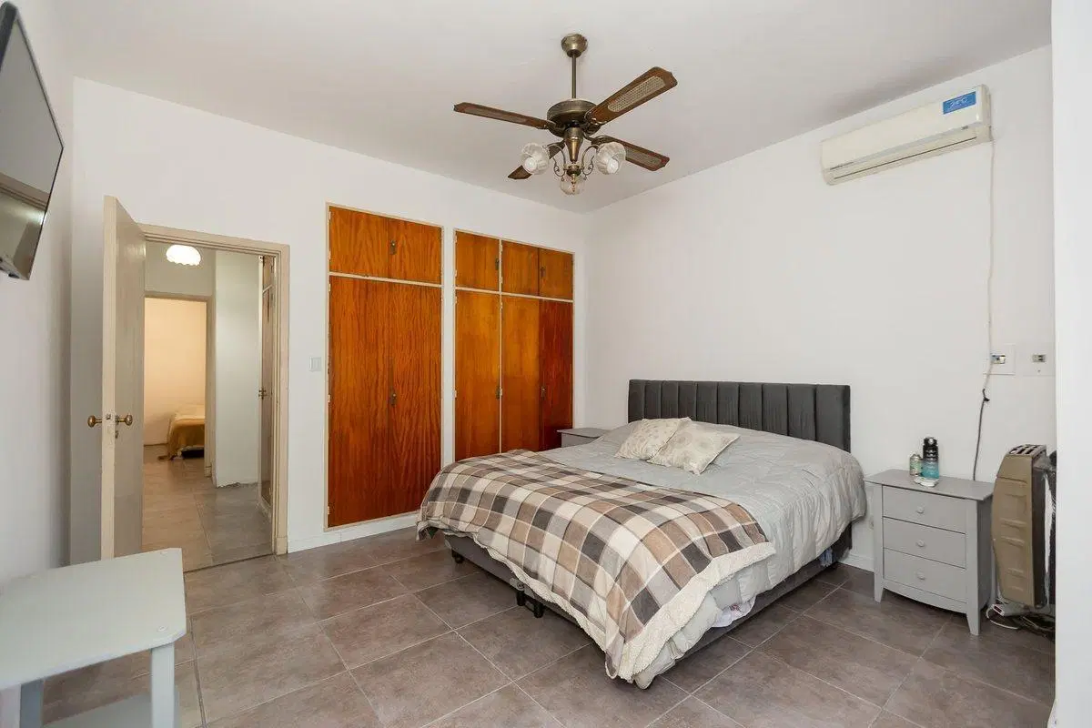 VENTA CASA 4 AMB GARAGE VILLA LUZURIAGA - PERMUTA 5