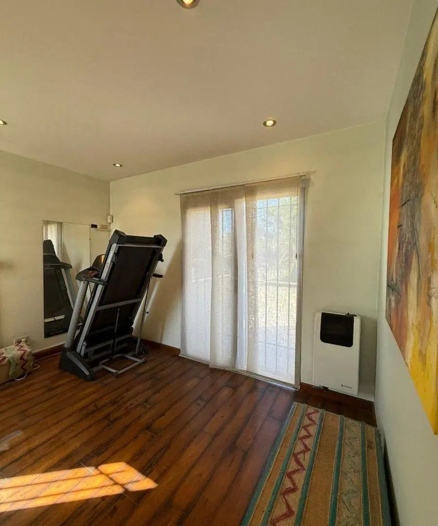 HERMOSA CASA 4 AMBIENTES C/ PISCINA EN HURLINGHAM 5