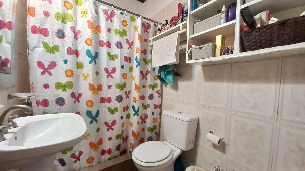 VENTA CASA 4 AMBIENTES JARDIN COCHERA-LAFERRERE 5