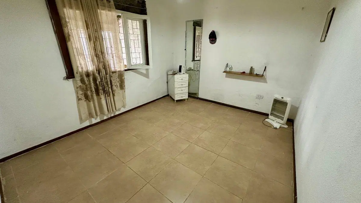CASA  4 AMBIENTES Y LOCAL-VILLA LUZURIAGA-PERMUTA 4