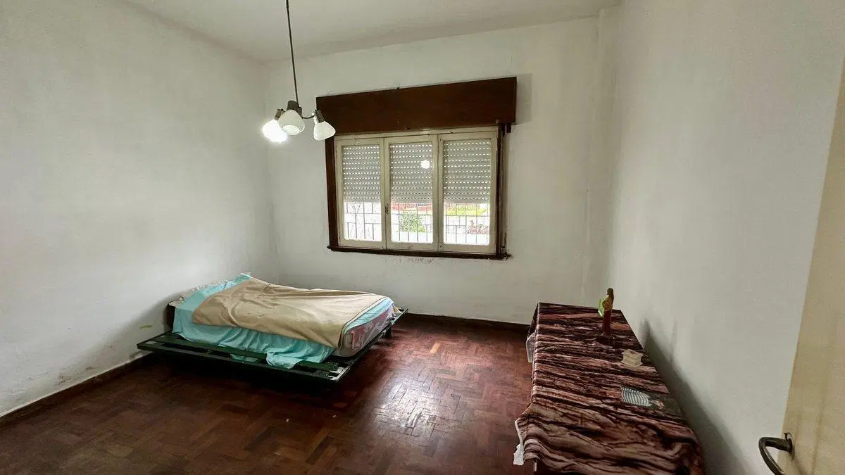CASA  4 AMBIENTES Y LOCAL-VILLA LUZURIAGA-PERMUTA 2