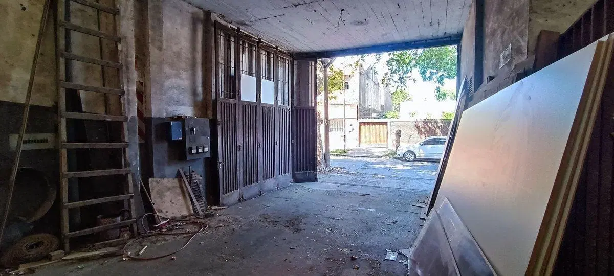VENTA GALPON DEPOSITO CARPINTERIA CASEROS PERMUTA 2