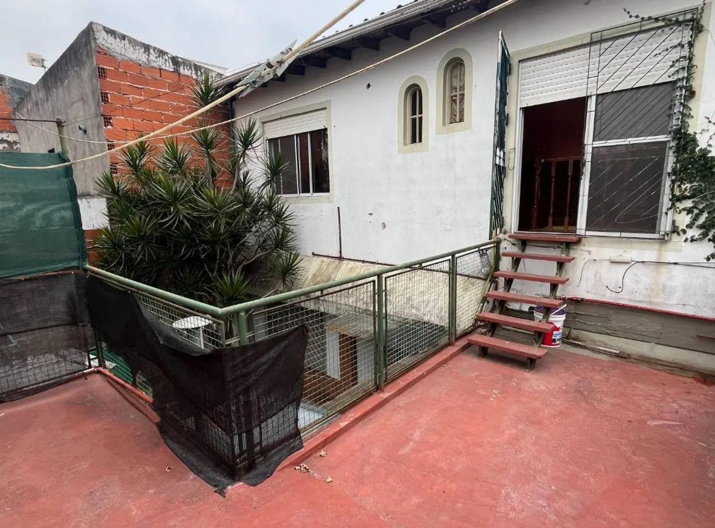 PH 4 AMB CON TALLER MECANICO AL FRENTE EN CASEROS 5