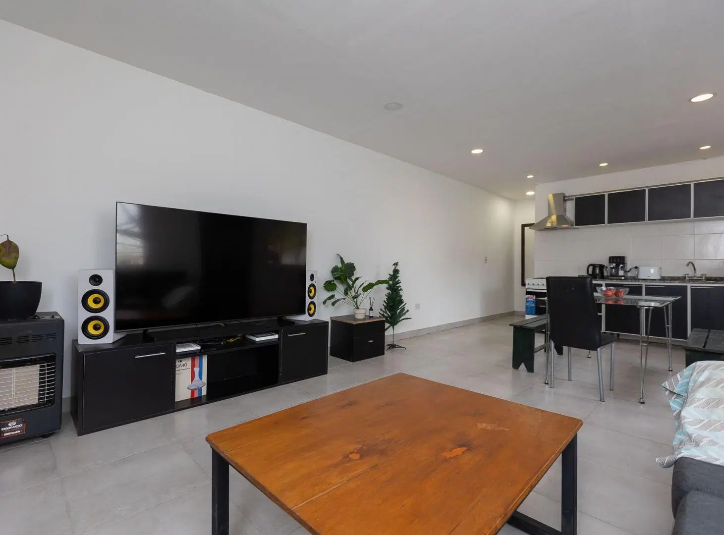 Casa a refaccionar + Depto de 2 amb en Hurlingham 3