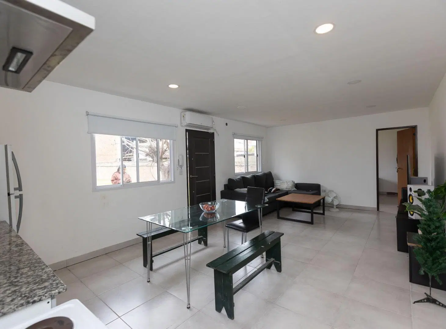 Casa a refaccionar + Depto de 2 amb en Hurlingham 2