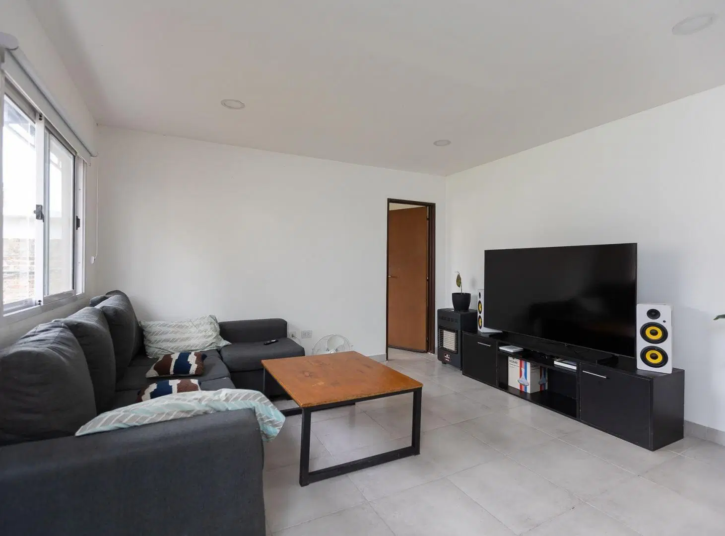 Casa a refaccionar + Depto de 2 amb en Hurlingham 3