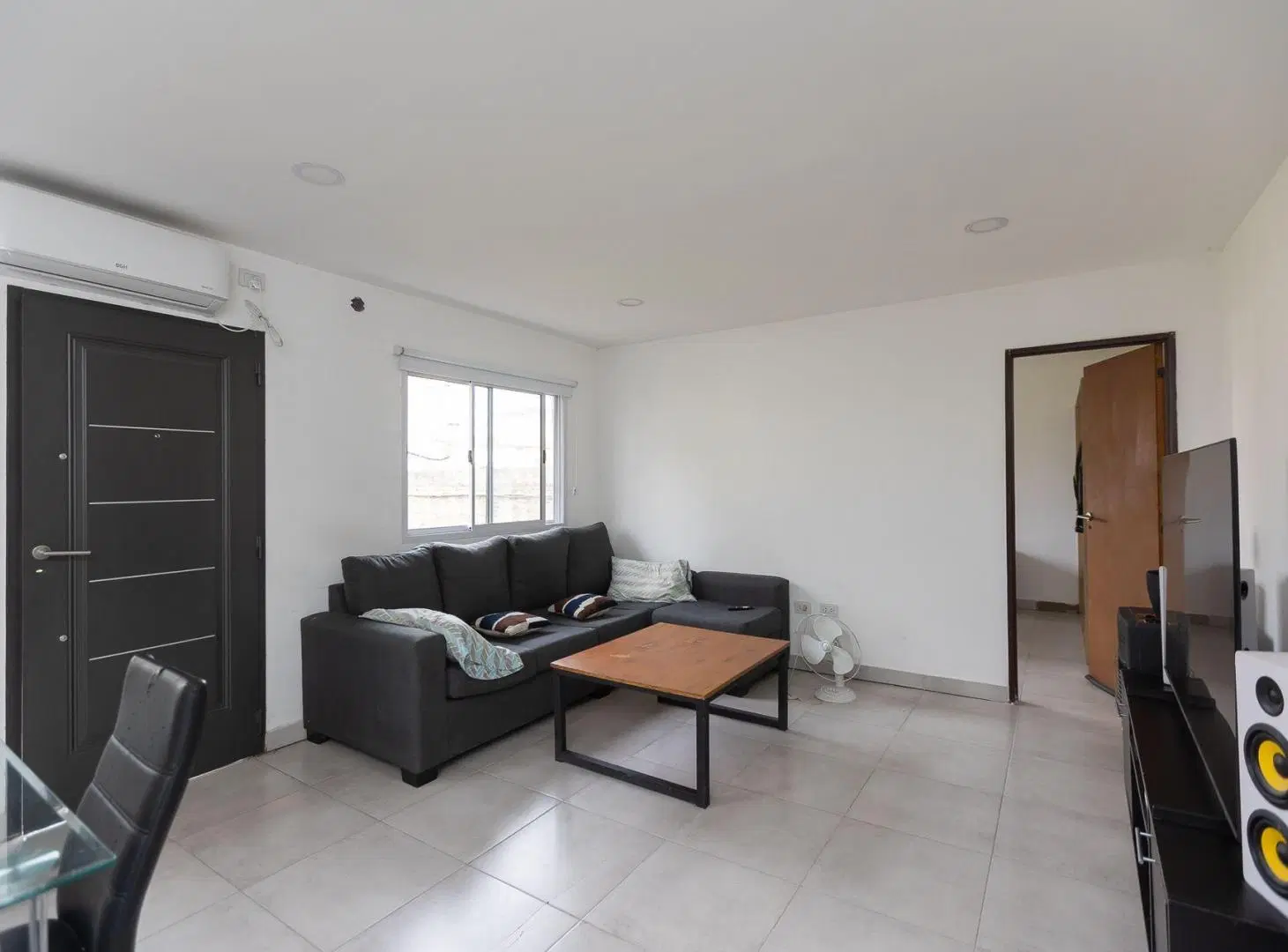 Casa a refaccionar + Depto de 2 amb en Hurlingham 4