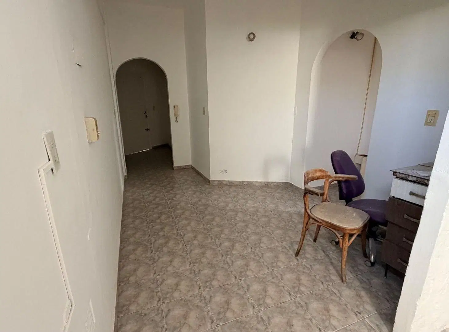 SE ALQUILA DPTO 3 AMB C/ PATIO Y BALCON/ CASEROS 3
