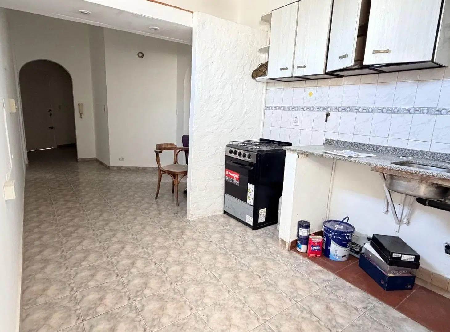 SE ALQUILA DPTO 3 AMB C/ PATIO Y BALCON/ CASEROS 5