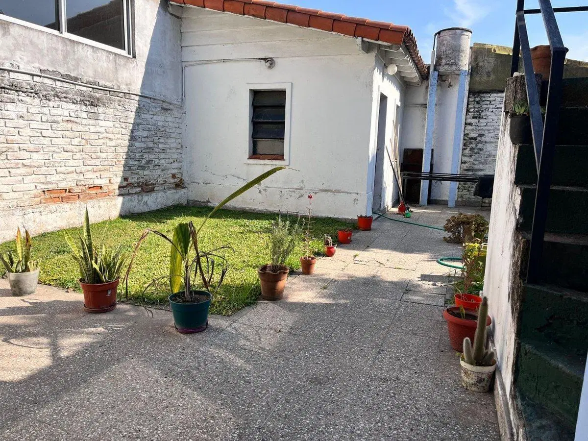 VENTA CASA 3 AMBIENTES CON JARDIN MORON FINANCIA 2