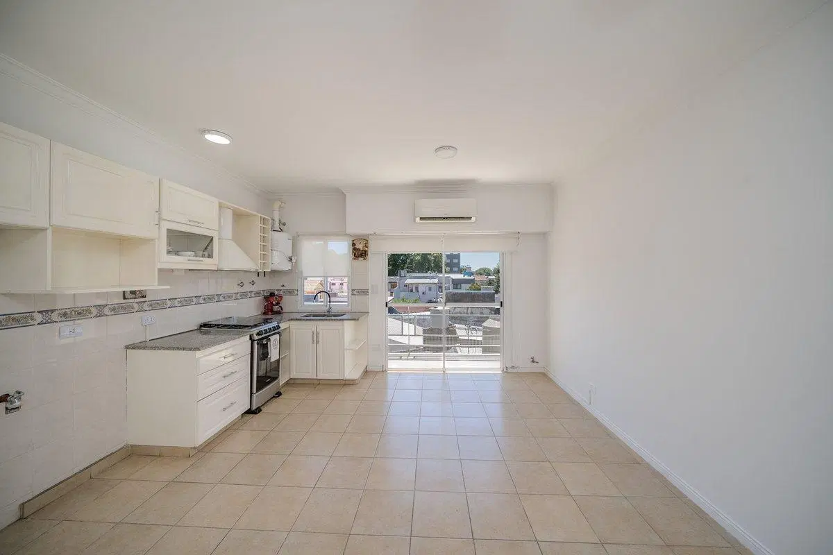 Alquiler  Moderno Semipiso 2 amb c/balcon -Caseros 4