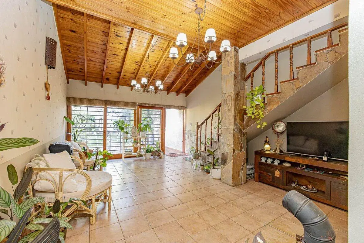 CASA LOTE PROPIO 5 AMBIENTES - JARDIN Y COCHERA 2