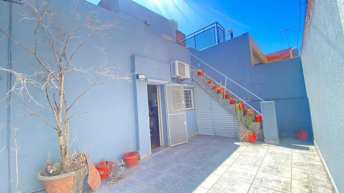 Venta ph 3 amb al fte c/patio y terraza en Caseros 4