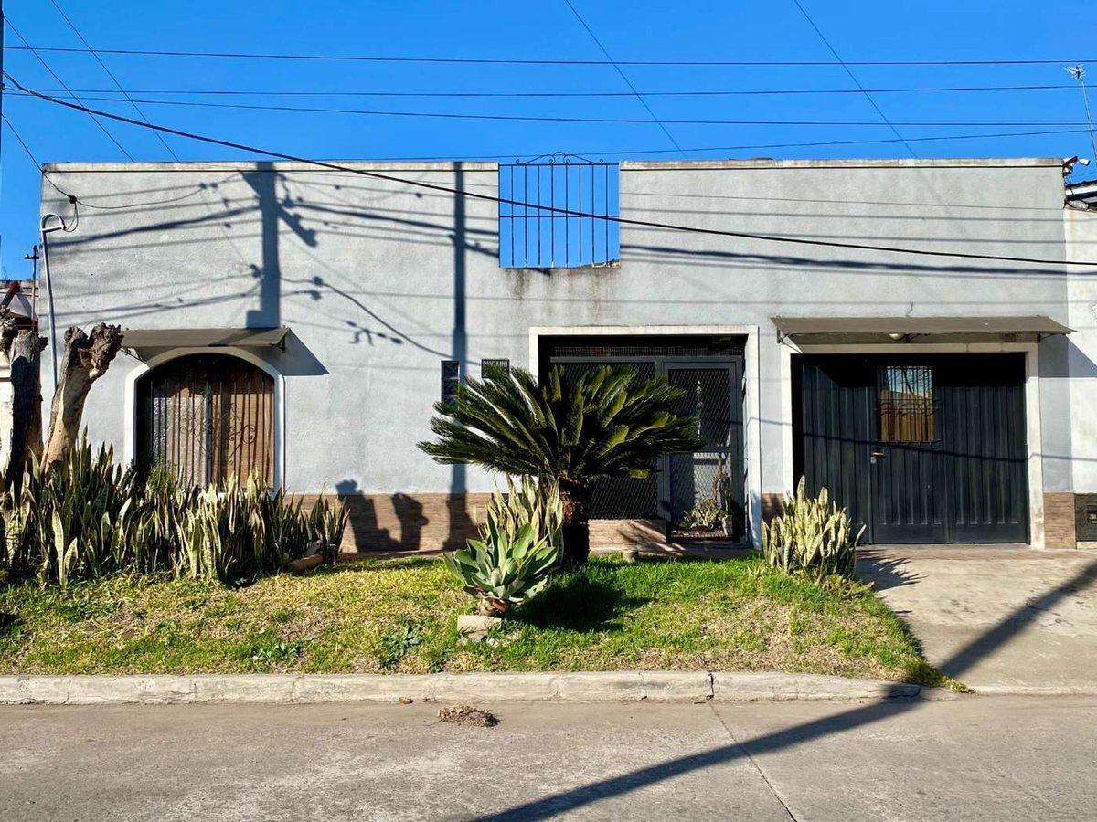 VENTA CASA 4 AMBIENTES HURLINGHAM