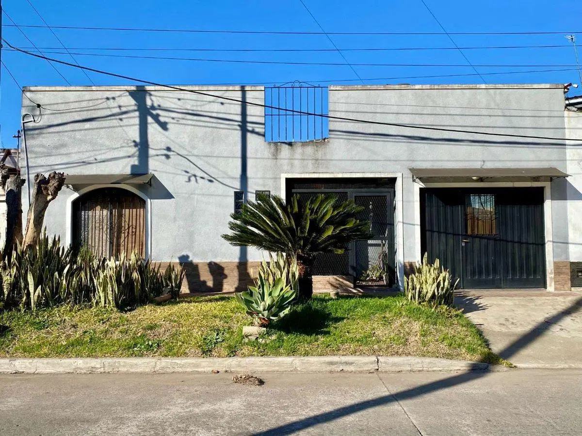 VENTA CASA 4 AMBIENTES HURLINGHAM 2