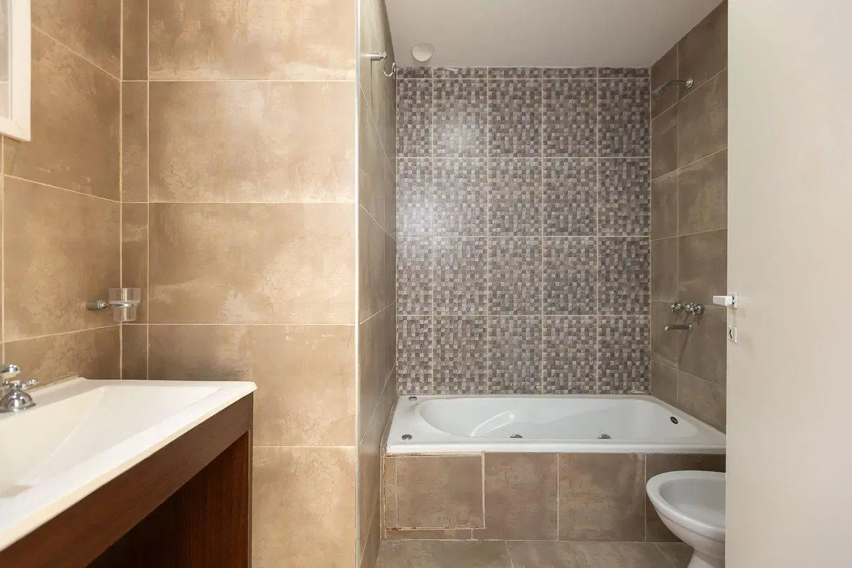 VENTA DPTO 3 AMB EN CASTELAR C/COCHERA 2