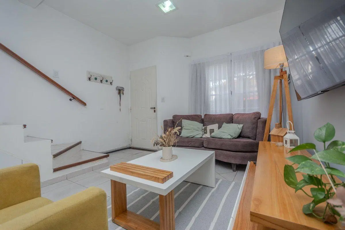 DUPLEX 3 AMBIENTES CON COCHERA Y PATIO - CASEROS 3