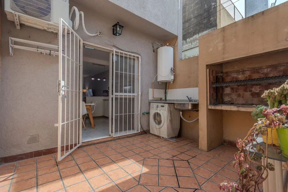 DUPLEX 3 AMBIENTES CON COCHERA Y PATIO - CASEROS 8