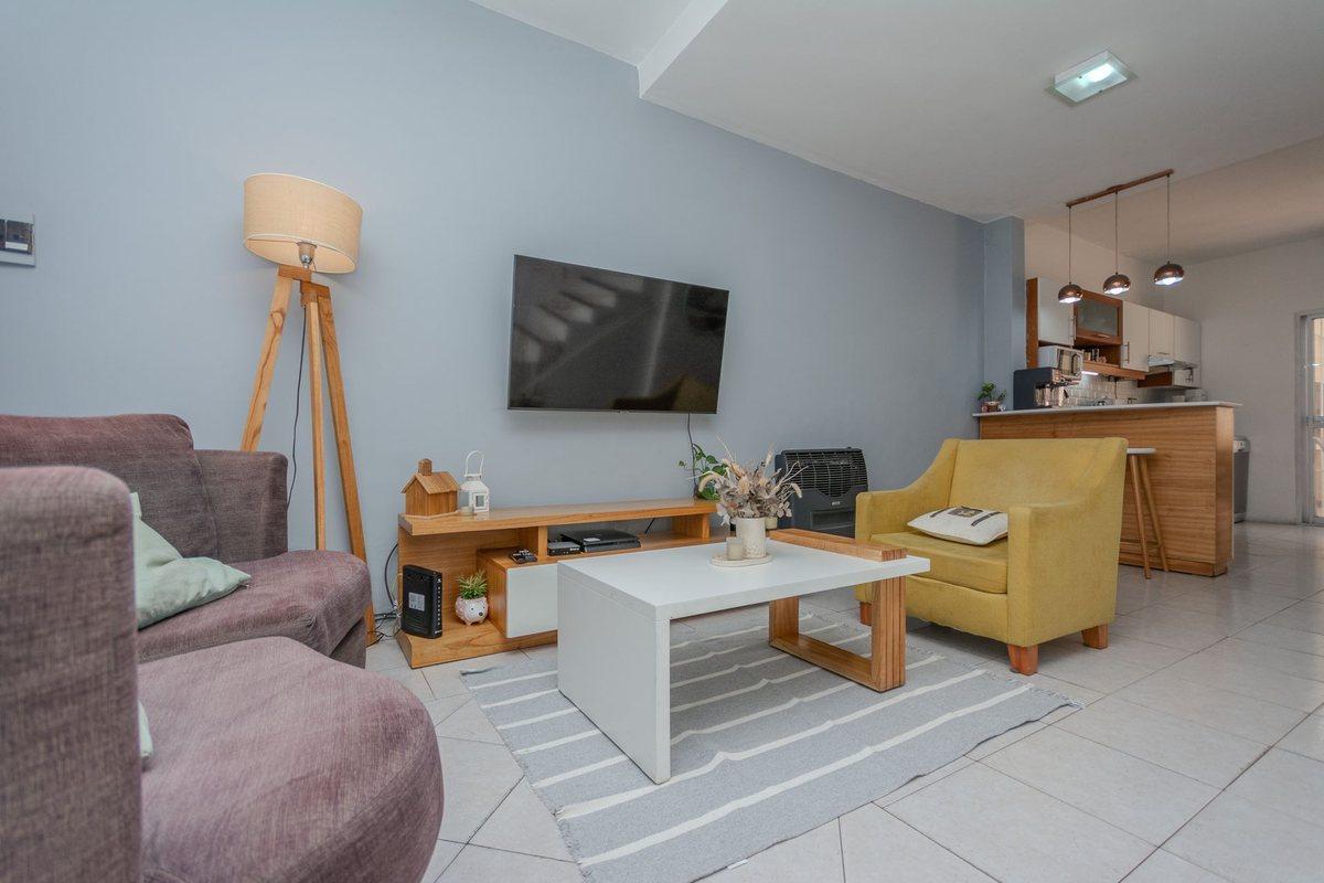 DUPLEX 3 AMBIENTES CON COCHERA Y PATIO - CASEROS