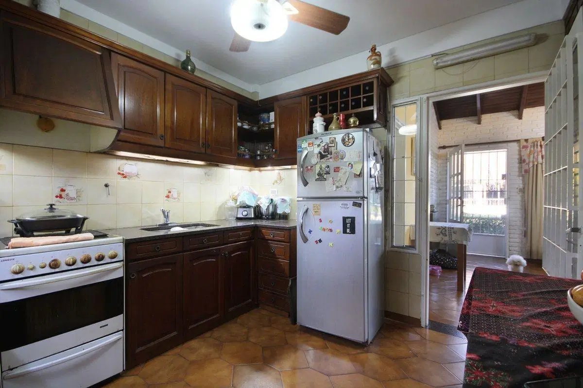 Venta CASA 4 amb QUINCHO COCHERA Hurlingham PERMUT 2