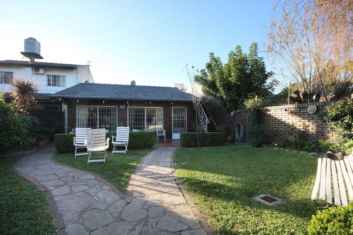 Venta CASA 4 amb QUINCHO COCHERA Hurlingham PERMUT 3