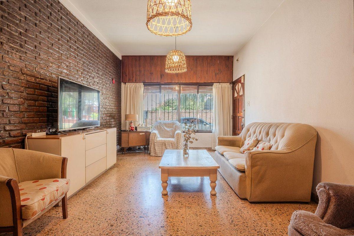 Foto de CHALET 6 AMB PARQUE PILETA QUINCHO HURLINGHAM, imagen 3