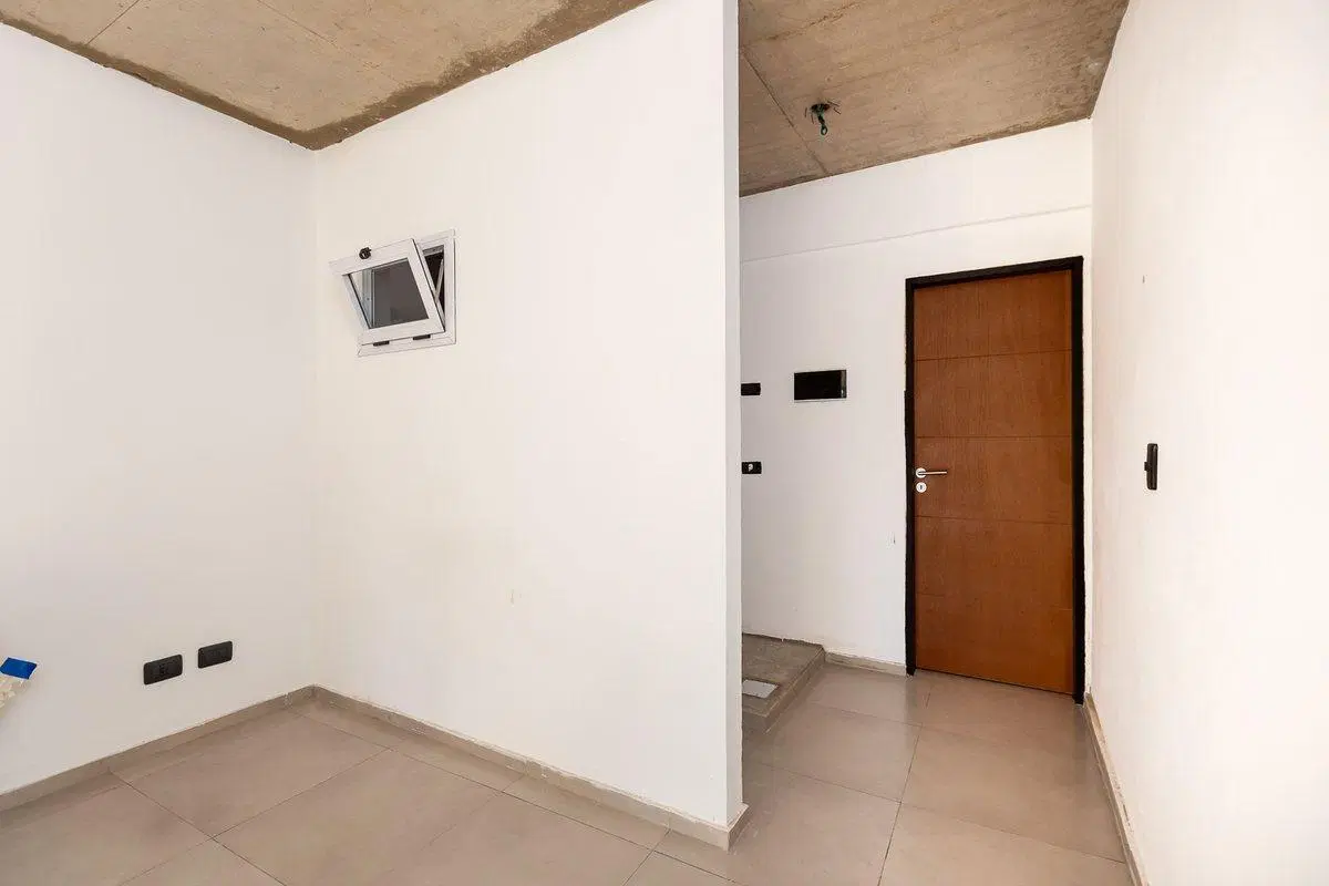 VENTA LOCAL A ESTRENAR EN CASEROS CENTRO FINANCIA 3