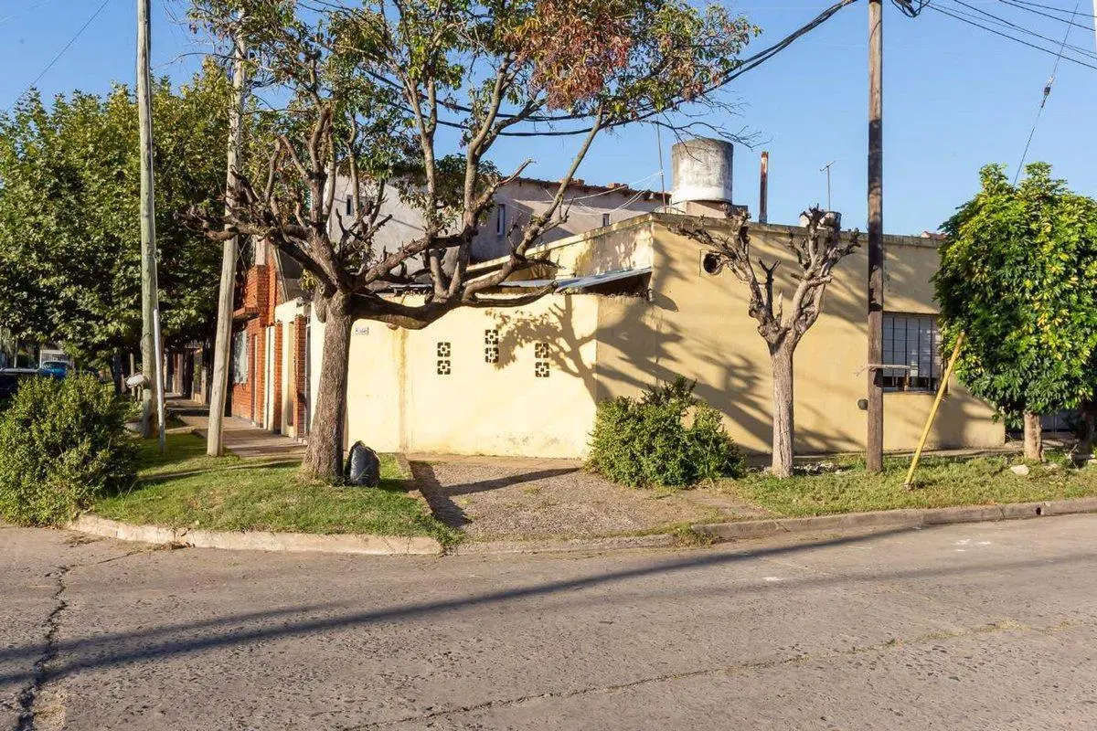 Casa Moron 5 Ambientes(1er piso a terminar 2 amb) 2