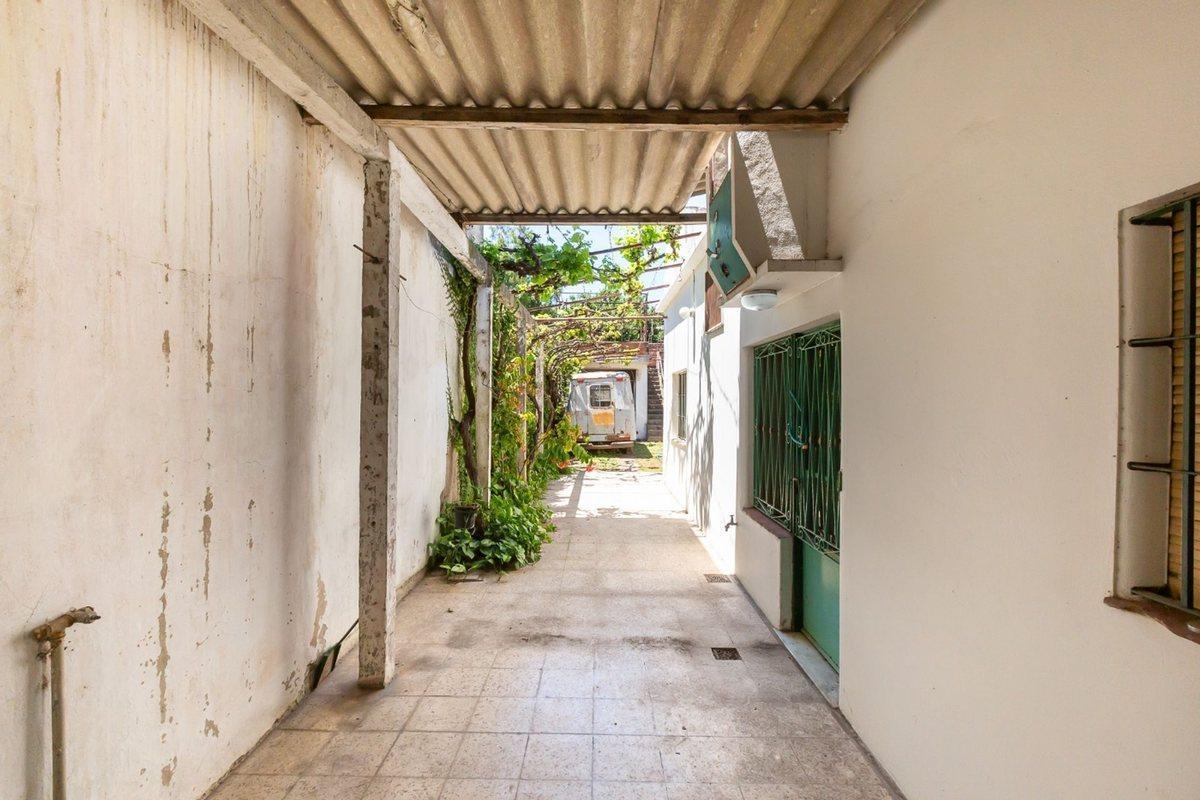 Foto de VENTA CASA 3 AMB EN MARTIN CORONADO - PERMUTA, imagen 2