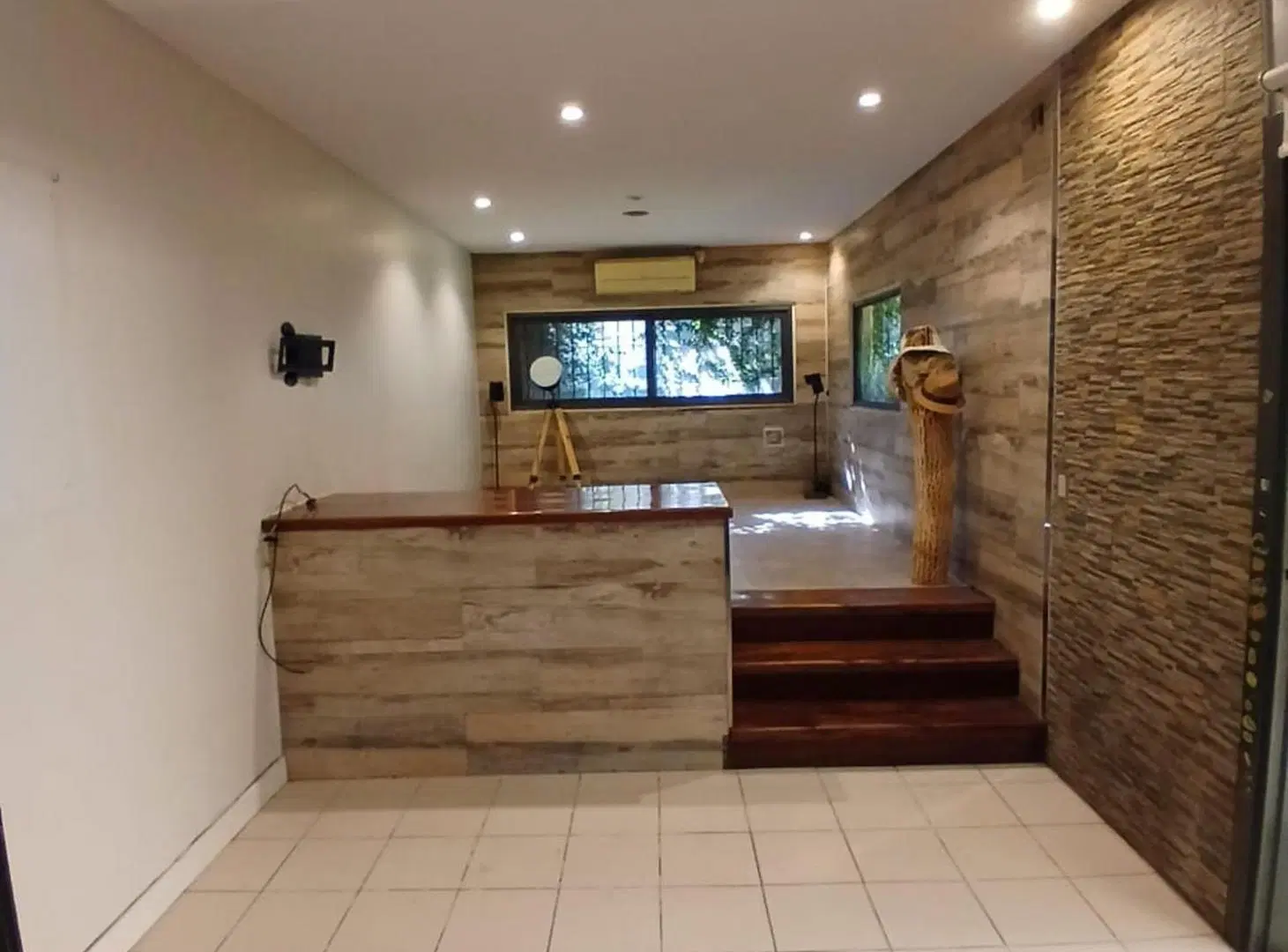 PH AL FRENTE CON PATIO, JARDIN Y COCHERA IMPECABLE 4